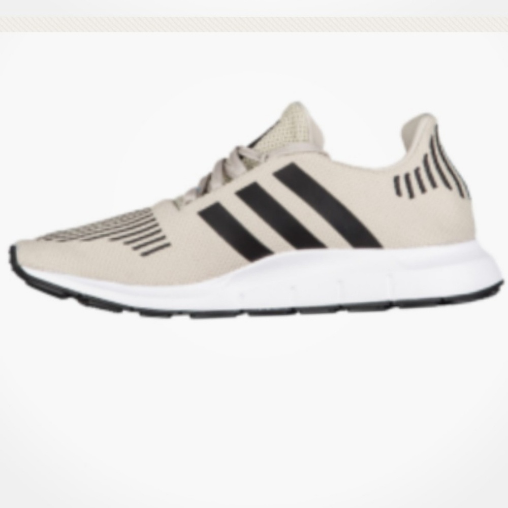 "SOLD" Men's Adidas Swift run size US 10  1/2